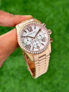 Michael Kors Luxurious Watch for Womens - Image 5
