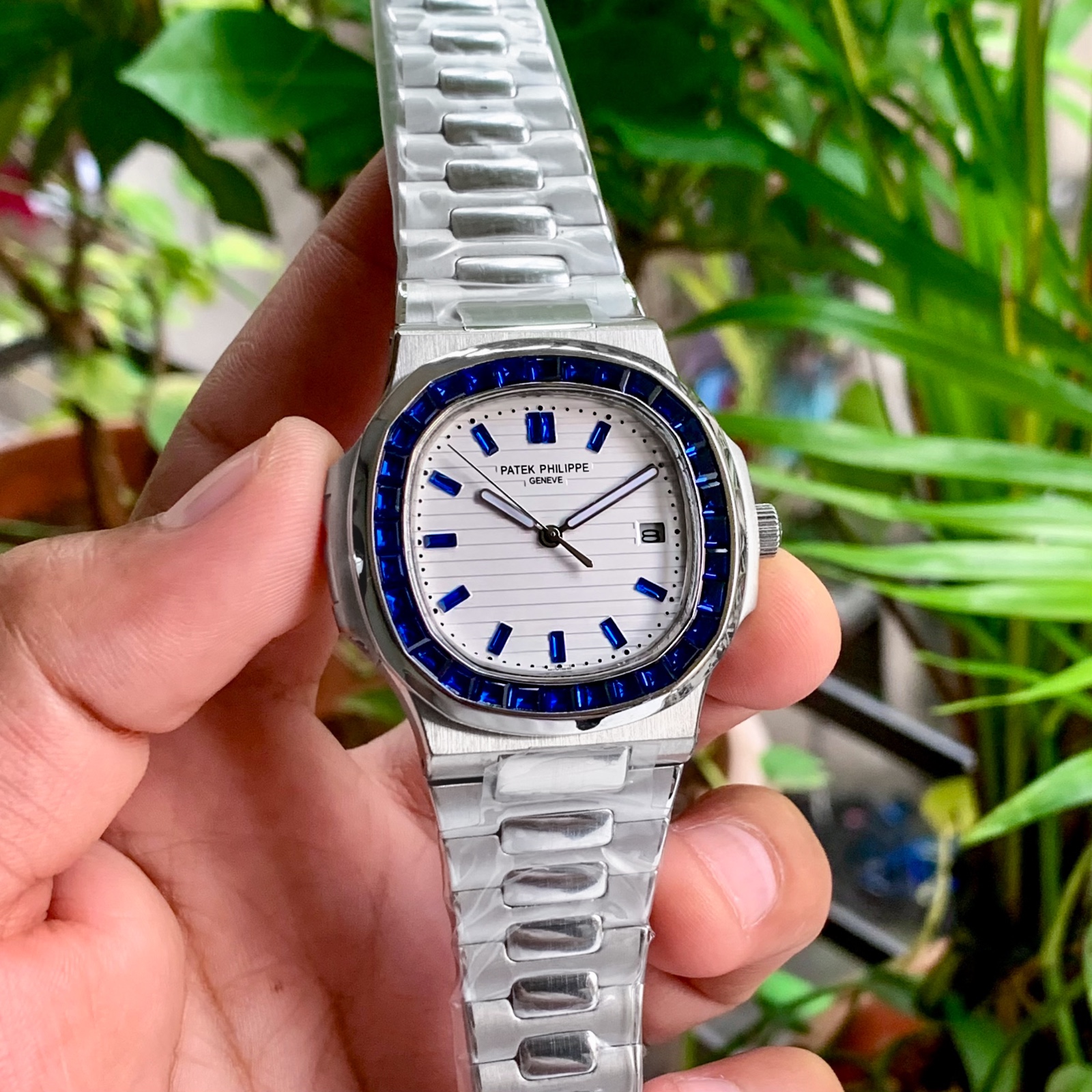 WhatsApp Image 2026-07-01 at 5.21.05 PM (1) Patek Philippe Nautilus Diamond Silver Edition - Image 1