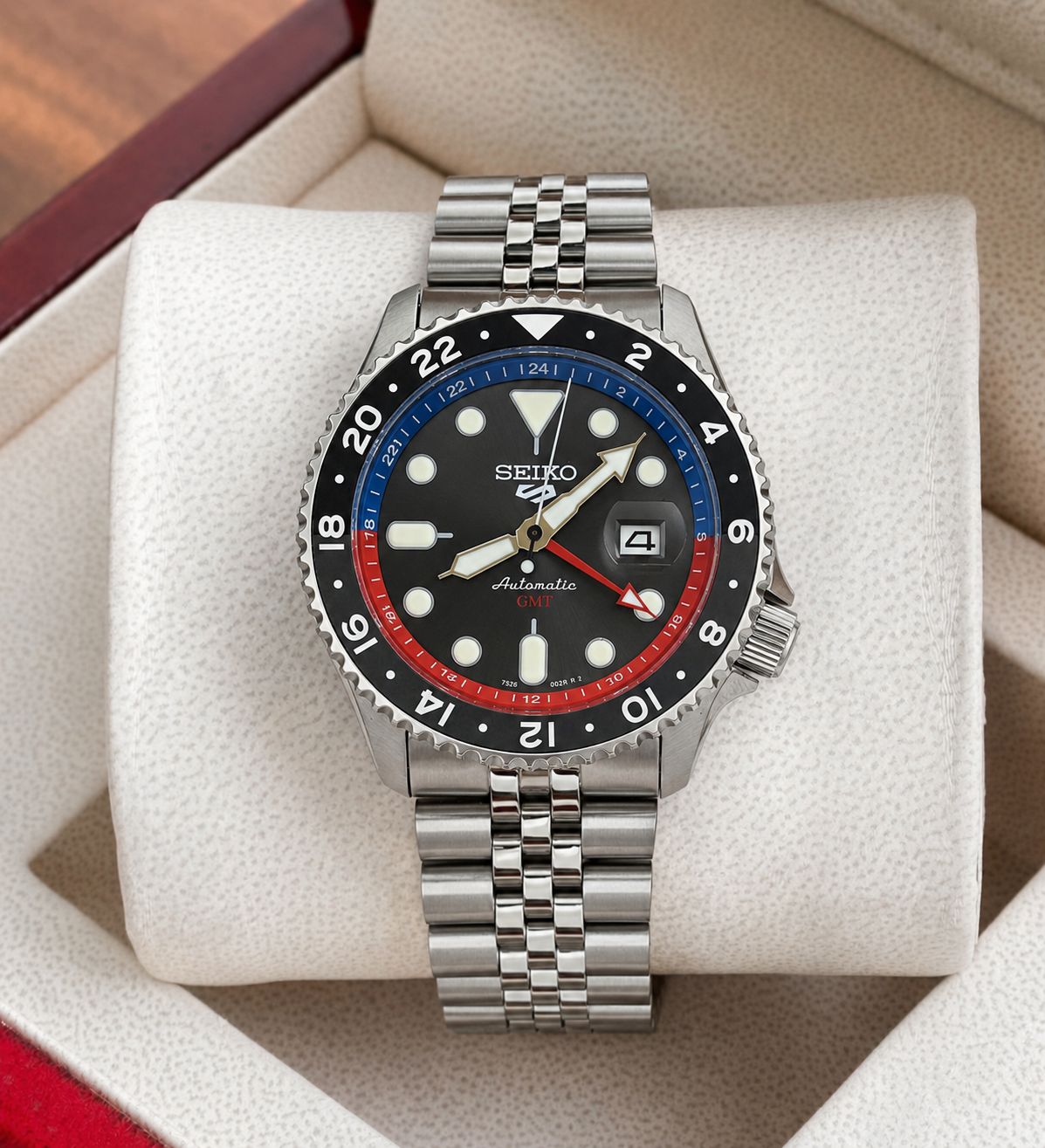 WhatsApp Image 2026-07-07 at 12.16.41 AM (2) Seiko GMT Silver Automatic - Image 1
