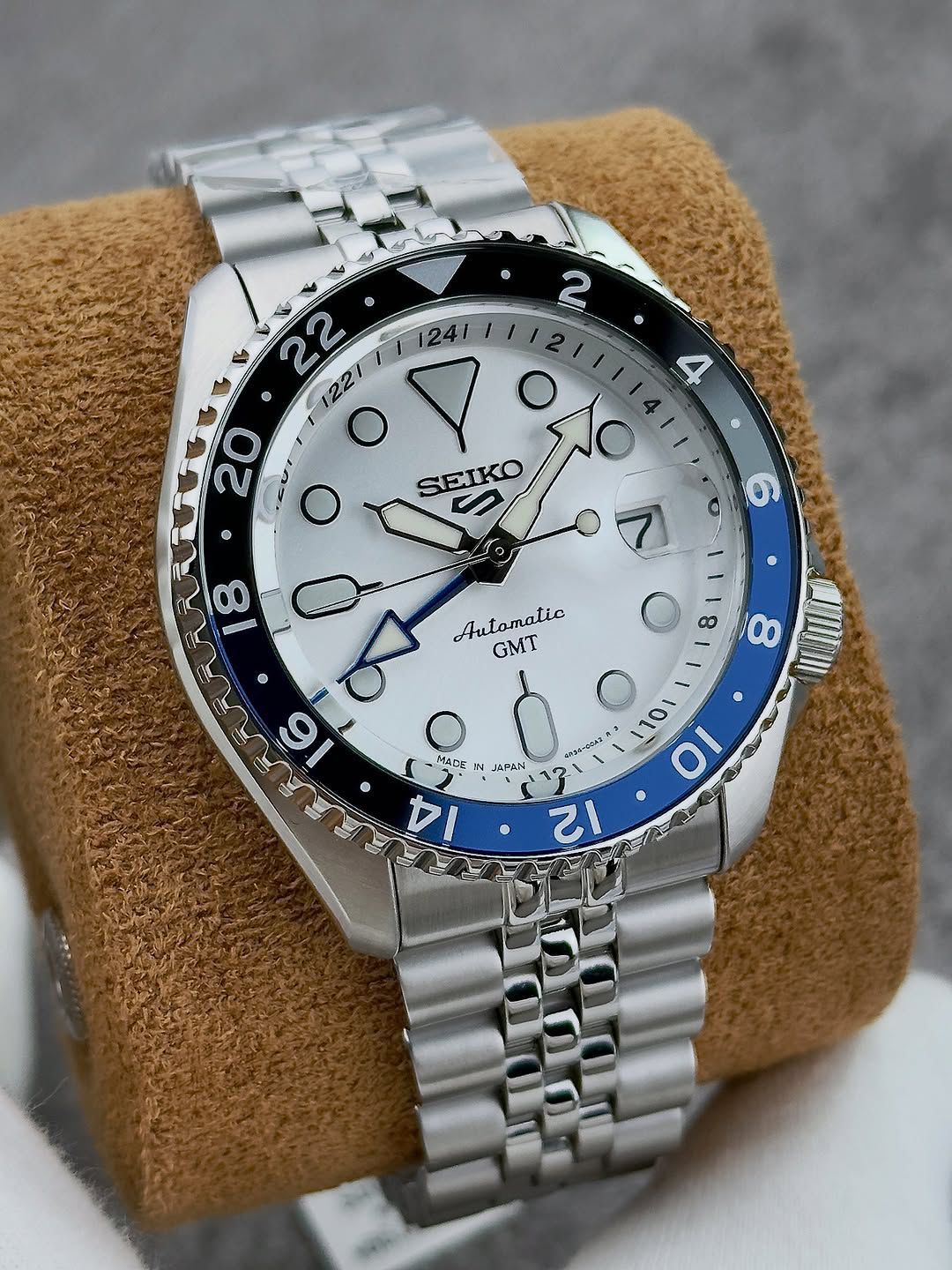 WhatsApp Image 2026-07-18 at 6.09.25 PM (1) Seiko GMT White Dial Automatic - Image 1