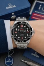 Omega Seamaster Diver Automatic Black Ceramic - Image 3