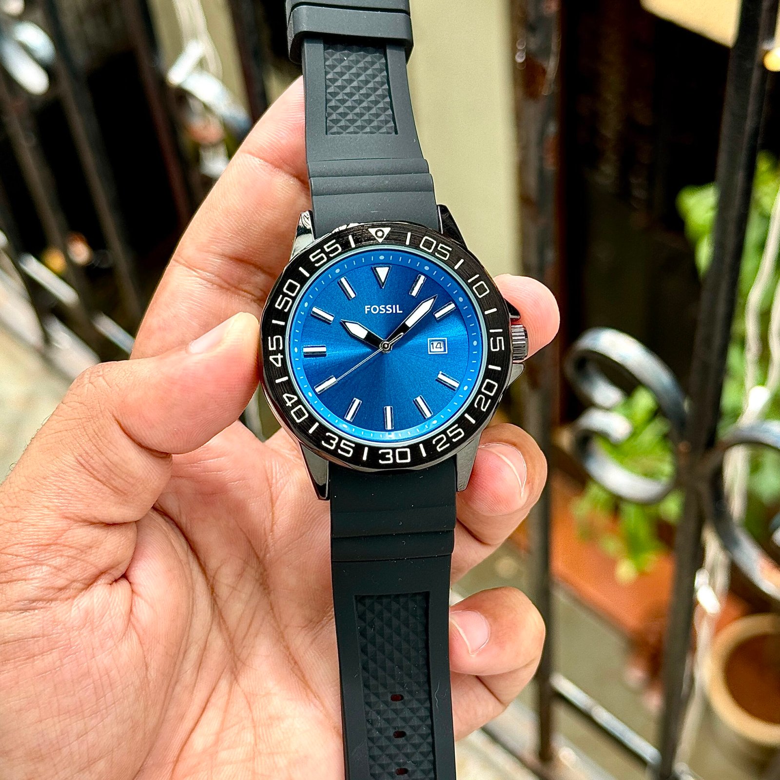 WhatsApp Image 2026-09-04 at 6.09.40 PM (1) Fossil Bannon Striking Blue Sunray Dial - Image 1