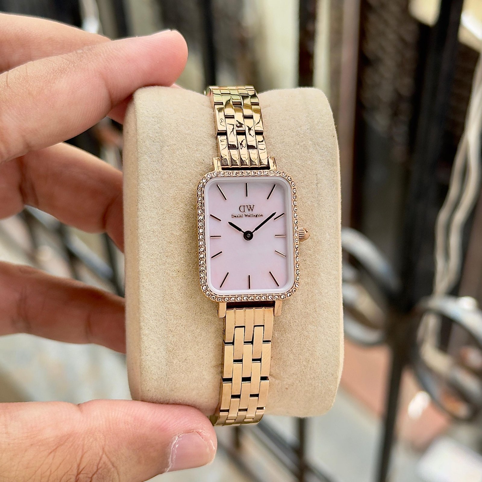 WhatsApp Image 2026-09-14 at 7.22.53 PM (1) Daniel Wellington Quadro Pink Dial - Image 1