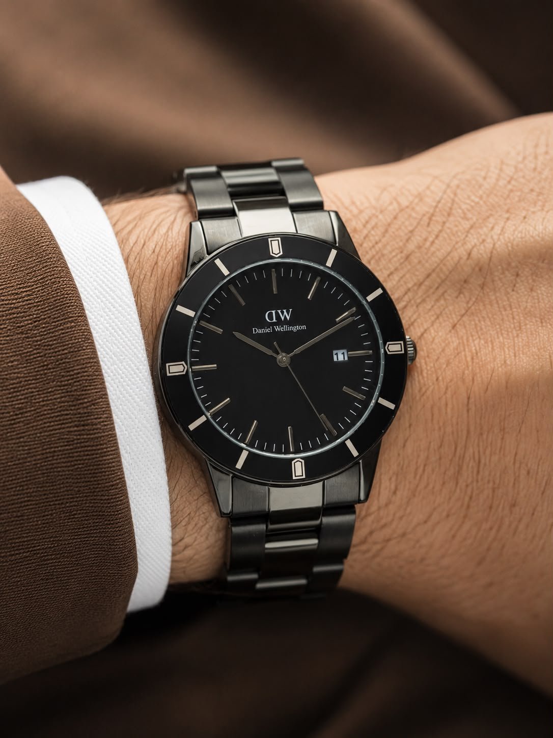 WhatsApp Image 2026-09-26 at 12.34.12 AM Daniel Wellington Black 40mm Dial - Image 1