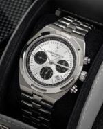 Vacheron Constantin Overseas Chronograph White Blue Dial - Image 4