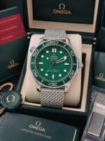 Omega Seamaster Silver Green Dial Automatic - Image 4