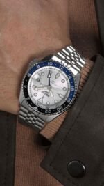 Seiko GMT Silver White Analog Dial